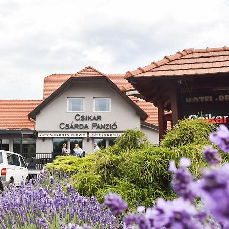 ホテル Csikar Csarda Es Panzio ケーセグ エクステリア 写真